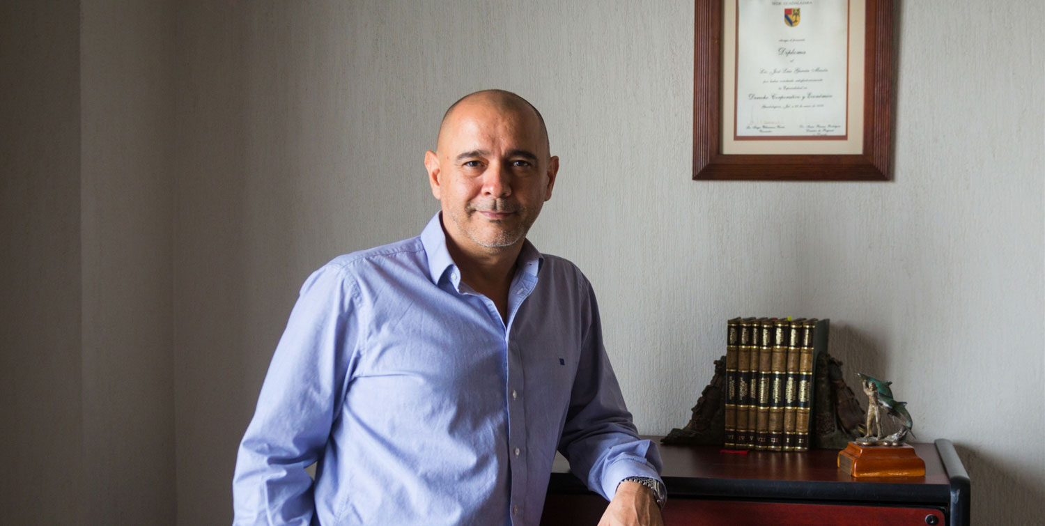 Abogados-en-Puerto-Vallarta-Jose-Luis-Garcia-Mazin-B